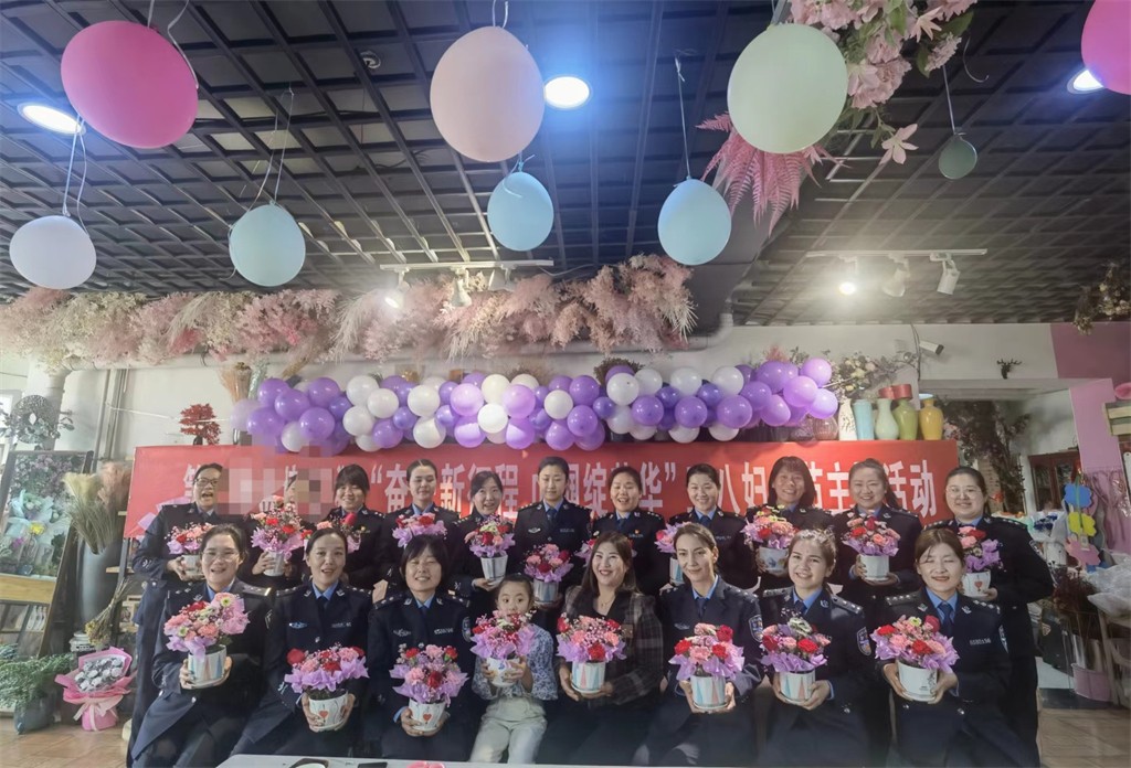 博思花藝婚慶教育，婚慶培訓(xùn)，花藝培訓(xùn)，插花培訓(xùn)，花藝師培訓(xùn)，主持人培訓(xùn)，商務(wù)主持人培訓(xùn)，花店運(yùn)營培訓(xùn)，花店全系統(tǒng)營銷，小白開花店，小白學(xué)主持，金璽棠婚慶酒店，金璽棠總部，鄭州金麻雀教育科技有限公司