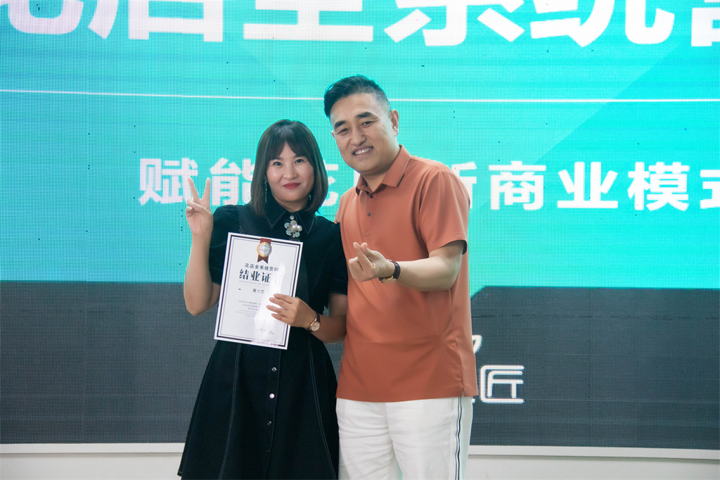 博思花藝婚慶教育，婚慶培訓(xùn)，花藝培訓(xùn)，插花培訓(xùn)，花藝師培訓(xùn)，主持人培訓(xùn)，商務(wù)主持人培訓(xùn)，花店運(yùn)營培訓(xùn)，花店全系統(tǒng)營銷，小白開花店，小白學(xué)主持，金璽棠婚慶酒店，金璽棠總部，鄭州金麻雀教育科技有限公司