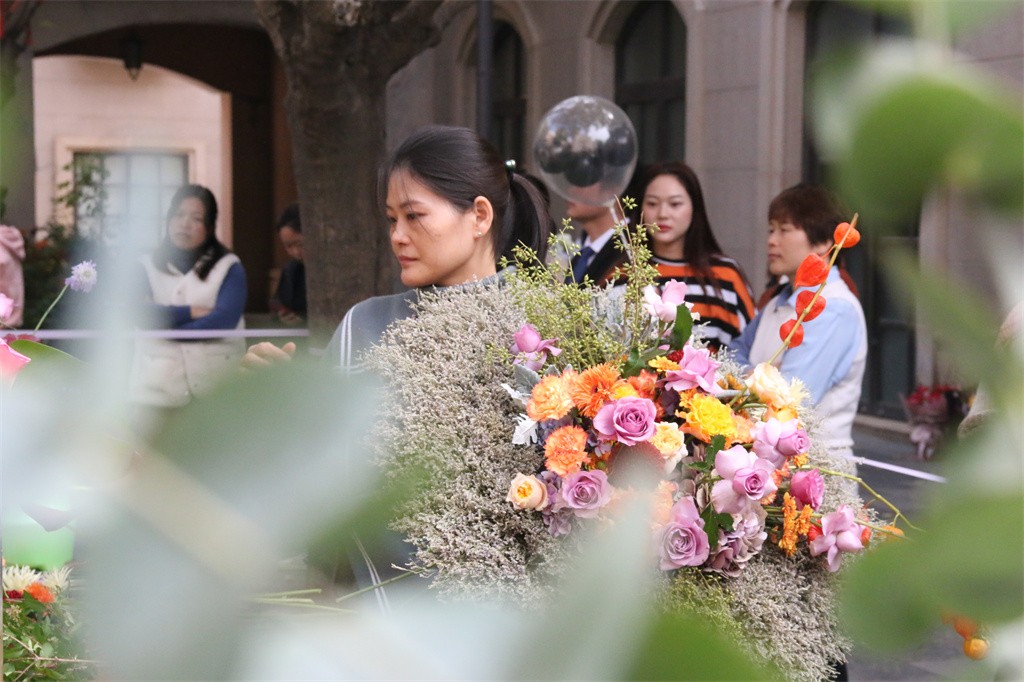 博思花藝婚慶教育，婚慶培訓(xùn)，花藝培訓(xùn)，插花培訓(xùn)，花藝師培訓(xùn)，主持人培訓(xùn)，商務(wù)主持人培訓(xùn)，花店運(yùn)營(yíng)培訓(xùn)，花店全系統(tǒng)營(yíng)銷，小白開(kāi)花店，小白學(xué)主持，金璽棠婚慶酒店，金璽棠總部，鄭州金麻雀教育科技有限公司