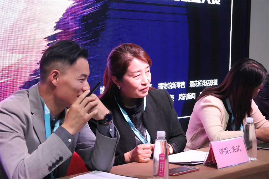 博思花藝婚慶教育，婚慶培訓(xùn)，花藝培訓(xùn)，插花培訓(xùn)，花藝師培訓(xùn)，主持人培訓(xùn)，商務(wù)主持人培訓(xùn)，花店運(yùn)營(yíng)培訓(xùn)，花店全系統(tǒng)營(yíng)銷，小白開(kāi)花店，小白學(xué)主持，金璽棠婚慶酒店，金璽棠總部，鄭州金麻雀教育科技有限公司