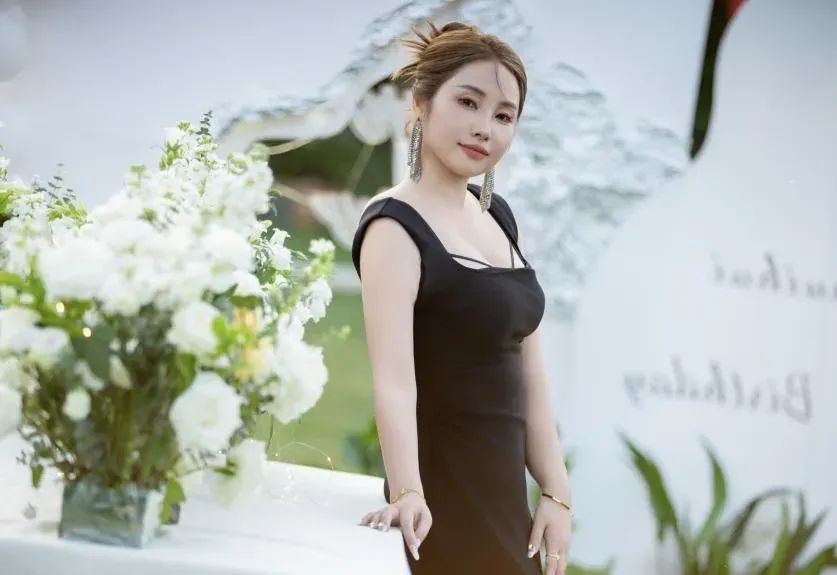博思花藝婚慶教育，婚慶培訓(xùn)，花藝培訓(xùn)，插花培訓(xùn)，花藝師培訓(xùn)，主持人培訓(xùn)，商務(wù)主持人培訓(xùn)，花店運營培訓(xùn)，花店全系統(tǒng)營銷，小白開花店，小白學(xué)主持，金璽棠婚慶酒店，金璽棠總部，鄭州金麻雀教育科技有限公司